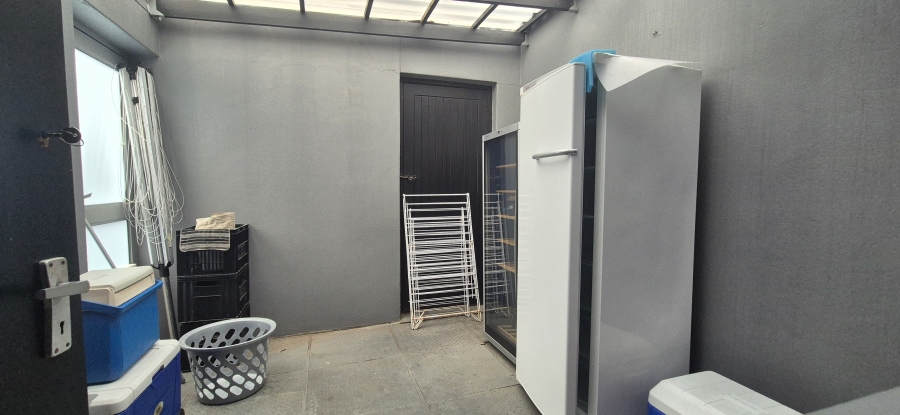 4 Bedroom Property for Sale in Waves Edge Western Cape